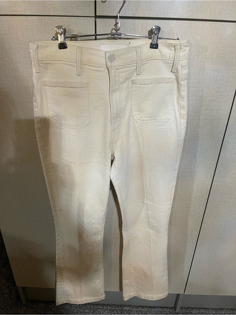 MOTHER Superior Jeans in cream color. Modern front pockets, size 29. Perfect!